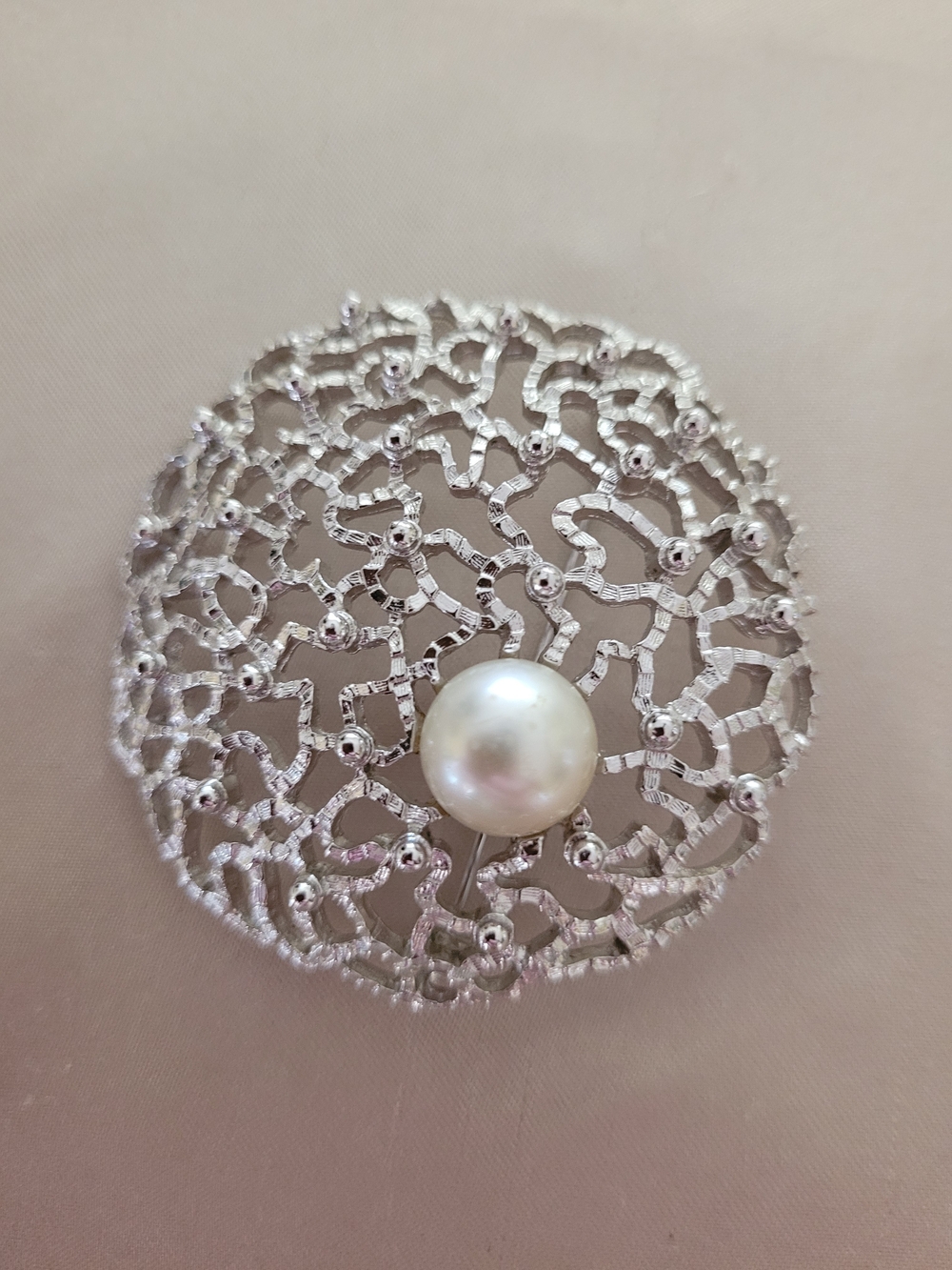 Sarah Coventry Silver Filigree Pearl Brooch - White Pearl Accent
